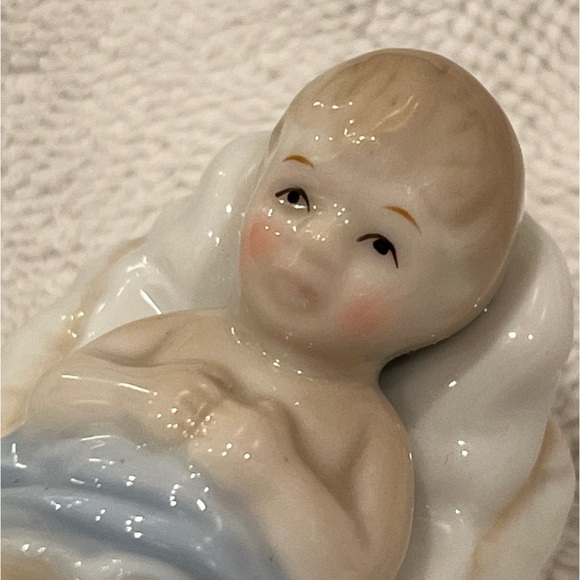 VINTAGE Baby Jesus Enesco Porcelain Nativity Circa 1986 Replacement Piece. - Picture 8 of 13